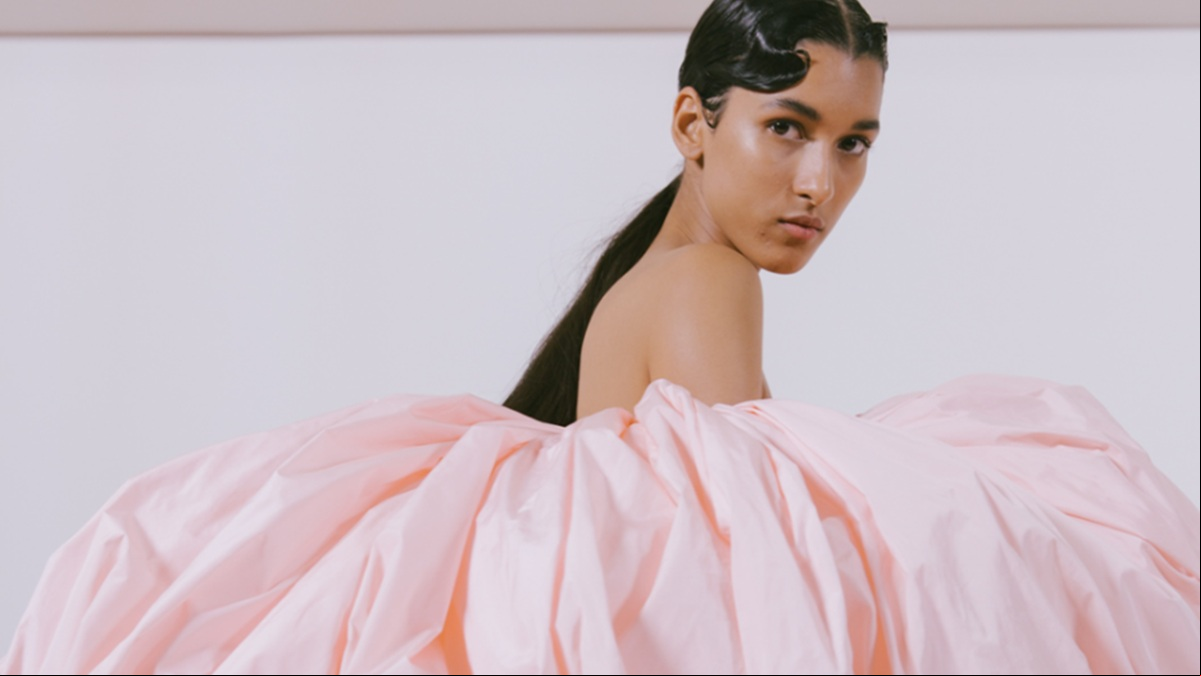 La familia Pinault, al rescate de Giambattista Valli: adquiere el 85% de la firma