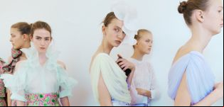 Perfumes y Diseño busca comprador para Delpozo
