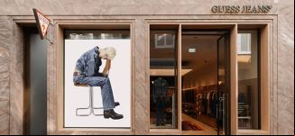 Authentic Brands se une a la puja por Guess