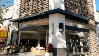 Alo Yoga expande su huella en Latinoamérica con una primera tienda en Brasil